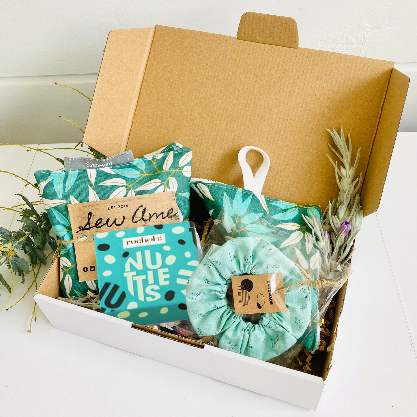 Cyan Delight Gift Hamper